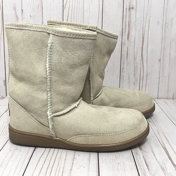 Minnetonka Suede Sheepskin Fur Lined Boots Size 10 Color Sand - Picture 6 of 10